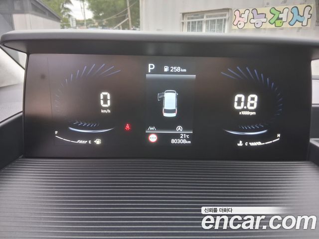 Hyundai Staria 2022 — photo 6