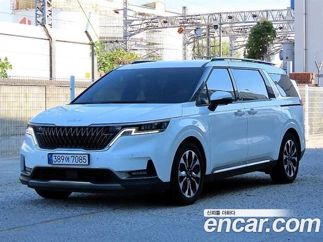 Kia Canival 2023 — photo 3