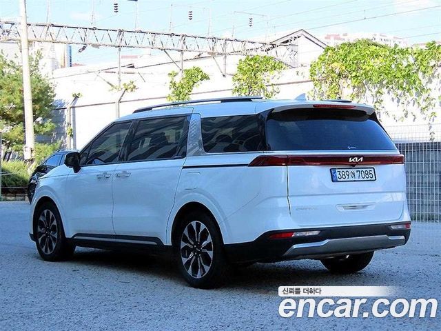 Kia Canival 2023 — photo 4