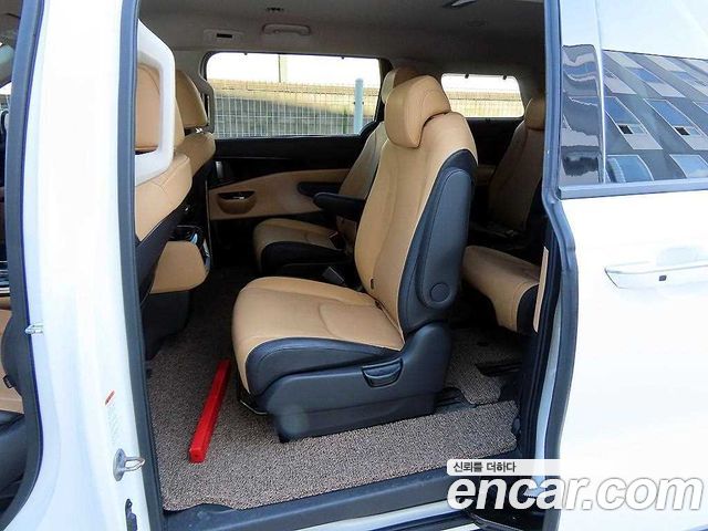 Kia Canival 2023 — photo 11