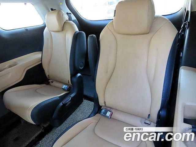 Kia Canival 2023 — photo 12