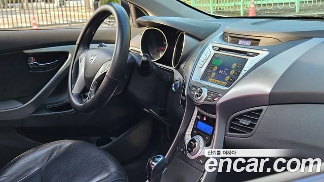 Hyundai AVANTE 2012 — photo 9