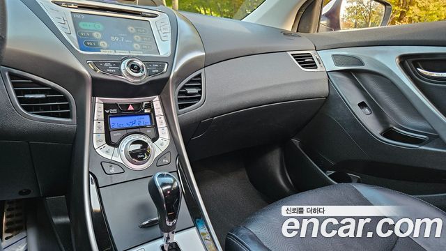 Hyundai AVANTE 2012 — photo 10