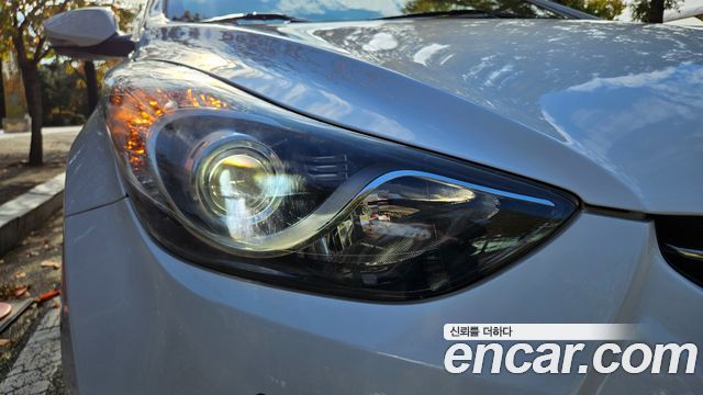 Hyundai AVANTE 2012 — photo 11