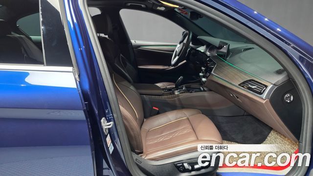 BMW 5-Series 2020 — photo 17
