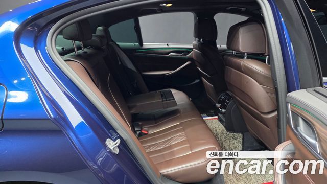BMW 5-Series 2020 — photo 18