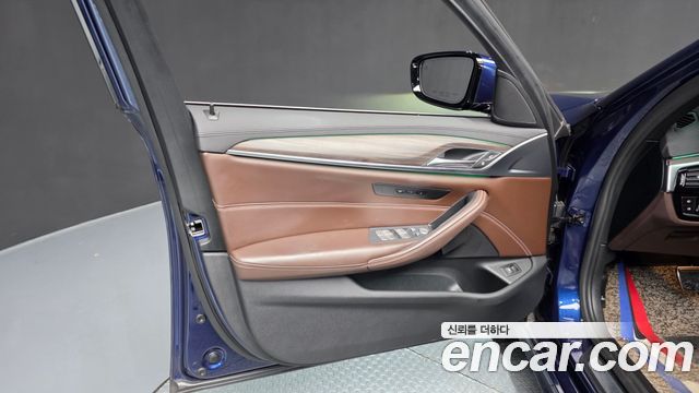 BMW 5-Series 2020 — photo 14