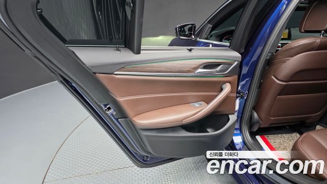 BMW 5-Series 2020 — photo 15