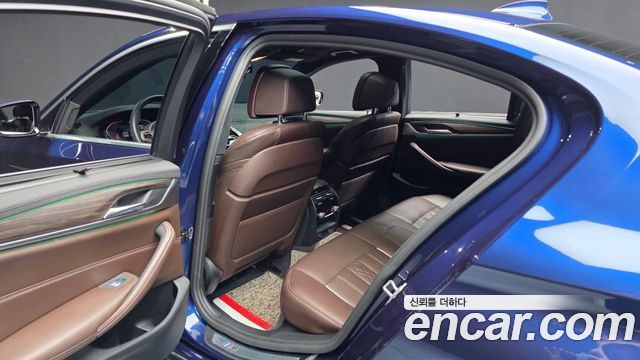 BMW 5-Series 2020 — photo 16