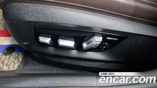 BMW 5-Series 2020 — photo 31