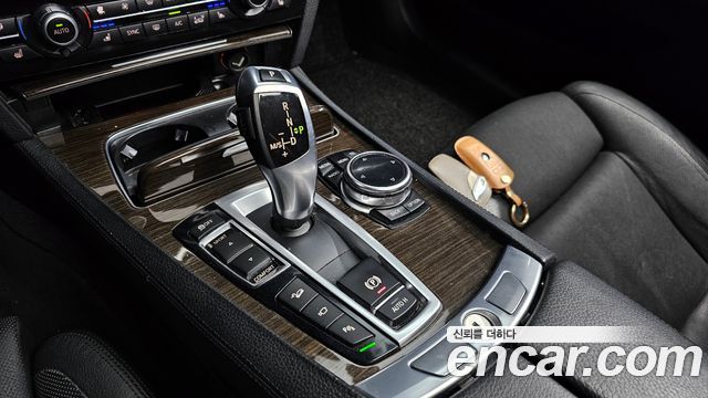 BMW 7-Series 2014 — photo 12