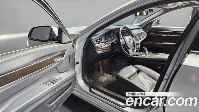 BMW 7-Series 2014 — photo 13