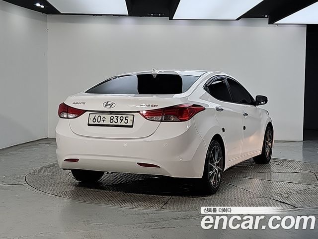 Hyundai AVANTE 2013 — photo 4