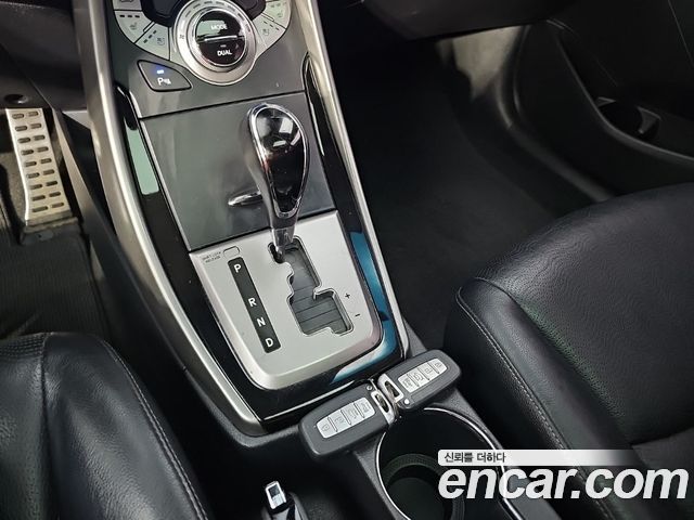 Hyundai AVANTE 2013 — photo 8