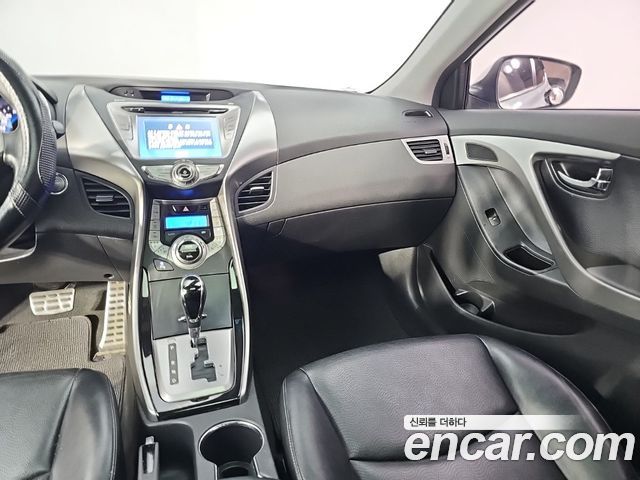 Hyundai AVANTE 2013 — photo 10