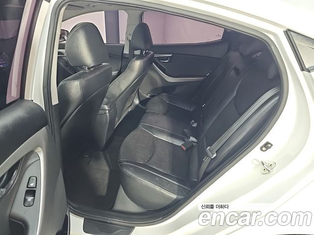 Hyundai AVANTE 2013 — photo 12