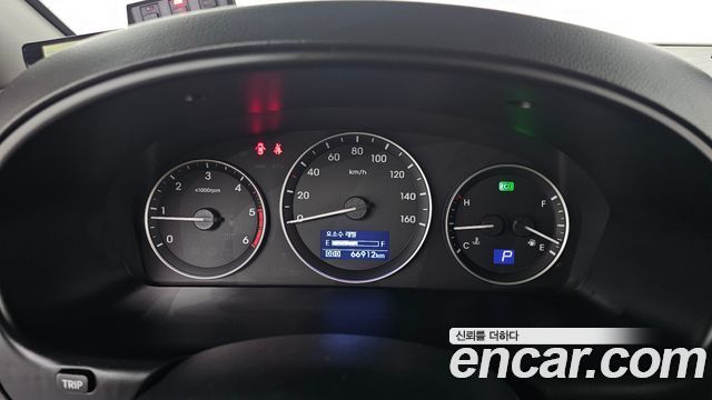 Hyundai Starex 2017 — photo 11