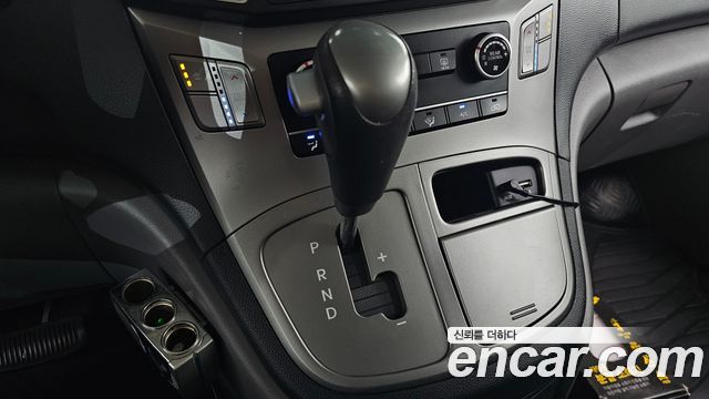 Hyundai Starex 2017 — photo 12