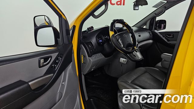 Hyundai Starex 2017 — photo 13
