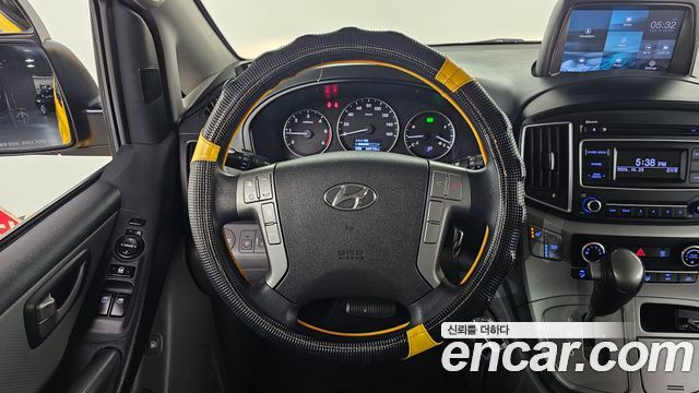 Hyundai Starex 2017 — photo 19