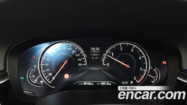BMW 5-Series 2018 — photo 11