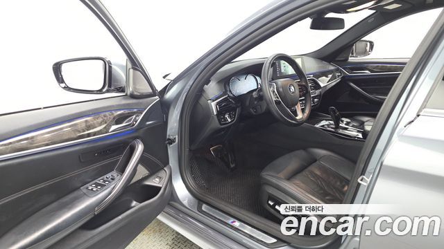 BMW 5-Series 2018 — photo 13