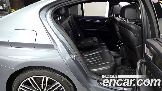 BMW 5-Series 2018 — photo 17