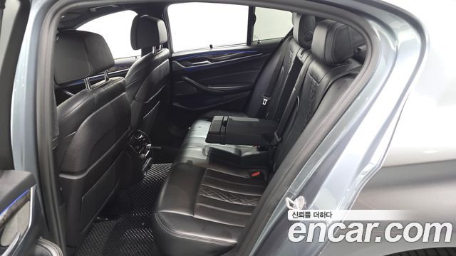 BMW 5-Series 2018 — photo 18