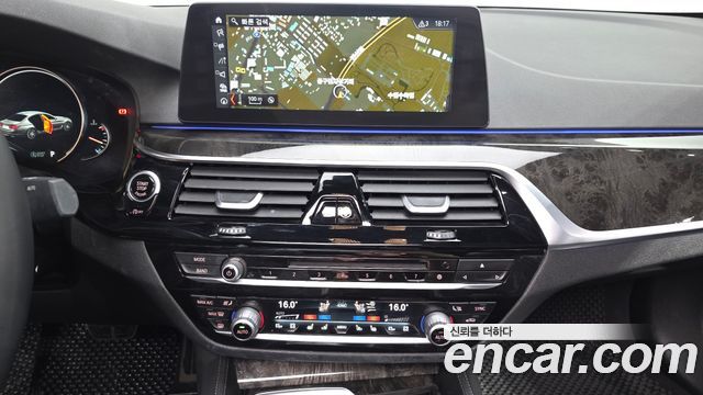 BMW 5-Series 2018 — photo 19