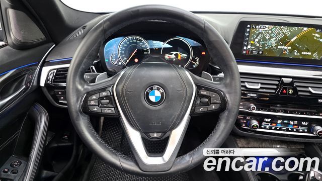 BMW 5-Series 2018 — photo 20