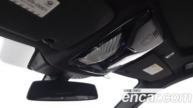 BMW 5-Series 2018 — photo 25