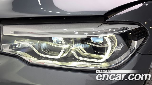 BMW 5-Series 2018 — photo 8