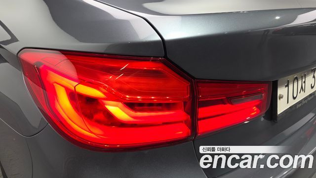 BMW 5-Series 2018 — photo 9