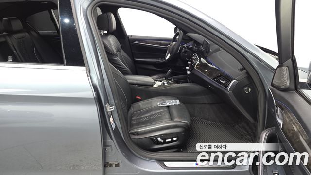 BMW 5-Series 2018 — photo 16