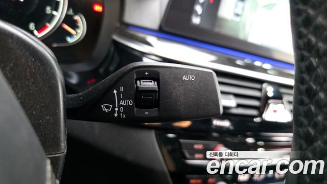 BMW 5-Series 2018 — photo 27