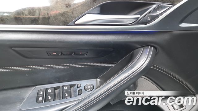 BMW 5-Series 2018 — photo 28