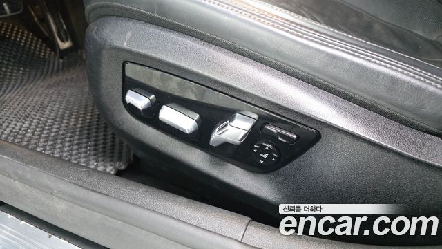 BMW 5-Series 2018 — photo 31