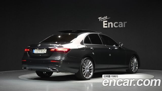 Mercedes-Benz E-Class 2021 — photo 2