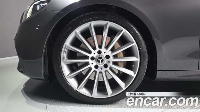 Mercedes-Benz E-Class 2021 — photo 5