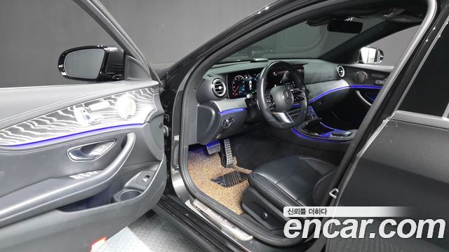 Mercedes-Benz E-Class 2021 — photo 13