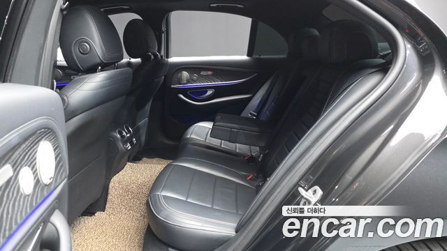 Mercedes-Benz E-Class 2021 — photo 17