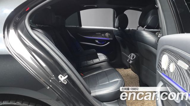 Mercedes-Benz E-Class 2021 — photo 18