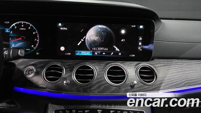 Mercedes-Benz E-Class 2021 — photo 20