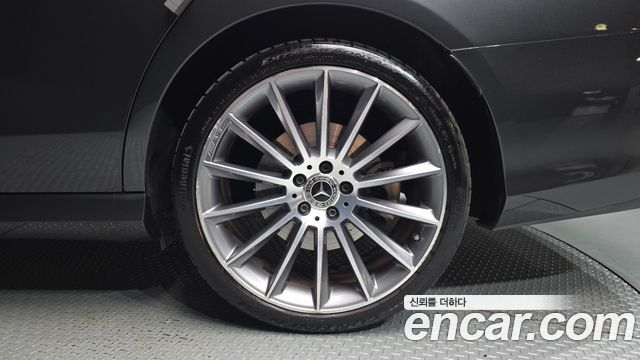 Mercedes-Benz E-Class 2021 — photo 7