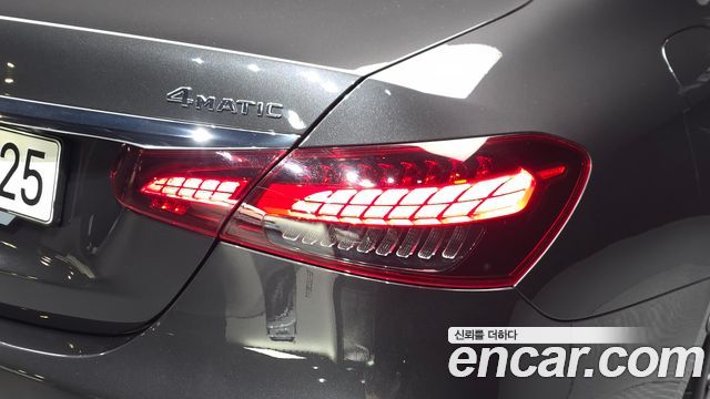 Mercedes-Benz E-Class 2021 — photo 9