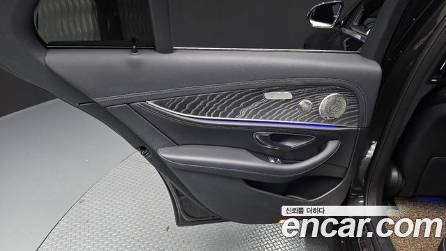 Mercedes-Benz E-Class 2021 — photo 15