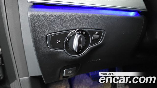 Mercedes-Benz E-Class 2021 — photo 31
