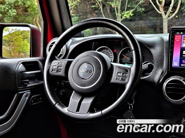 Jeep Wrangler 2012 — photo 13
