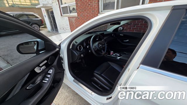 Mercedes-Benz C-Class 2018 — photo 11