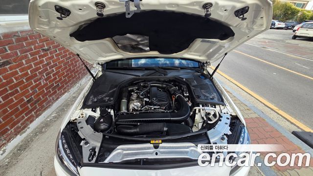 Mercedes-Benz C-Class 2018 — photo 15